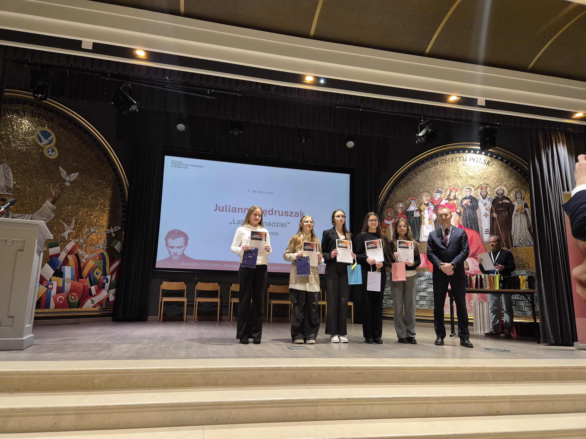 Zdjęcie Pomóż ocalić życie bezbronemu (2)a1e2ef77-9a4d-47d0-a78c-c9600a2467f8.jpg w galerii Laureatki XXI Ogólnopolskiego Konkursu - Pomóż ocalić życie bezbronnemu